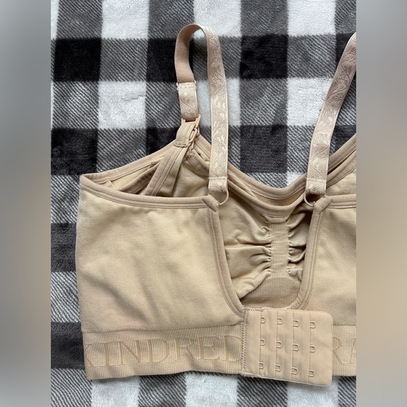 Kindred Bravely Hands Free Pumping and Nursing Bra - Picture 4 of 6